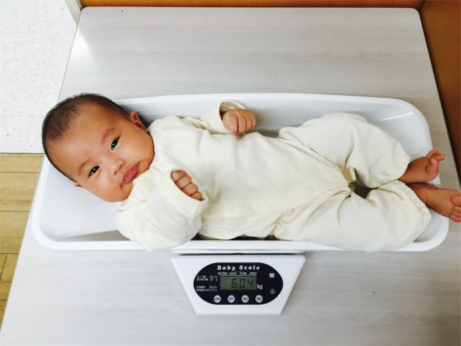 Trẻ sơ sinh tăng cân như thế nào? trẻ sơ sinh tăng cân như thế nào